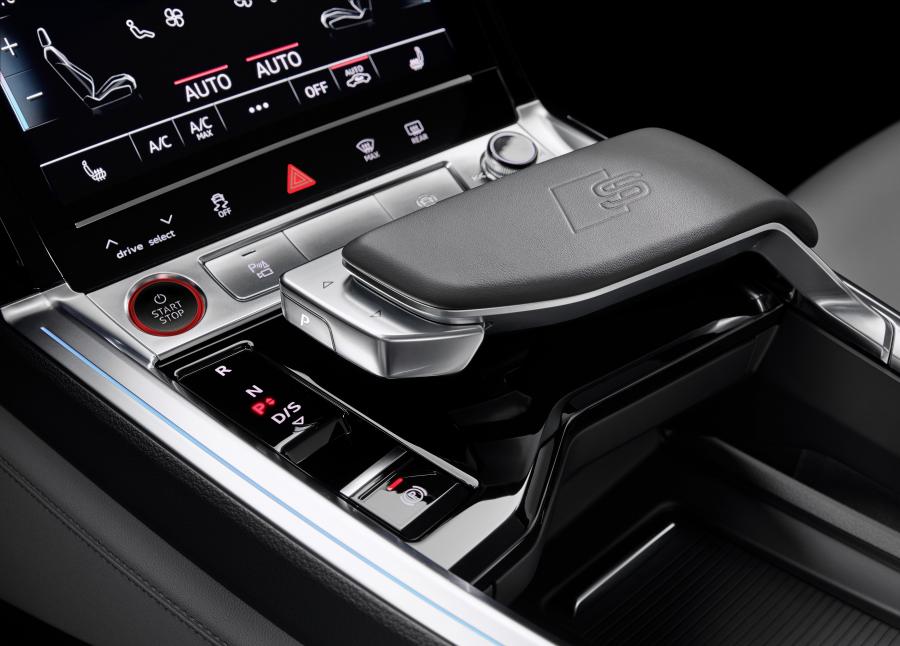 Детали интерьера Audi e-tron S Sportback 2020 года  (WW) (фото 70 из 77)